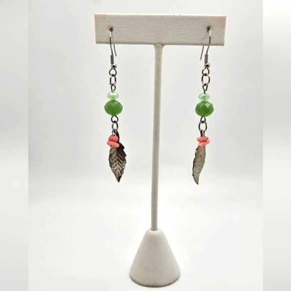 ποΈFREE ADD ON TO BUNDLE Coral & Glass Silver Tone Leaf Dangle Boho Earrings - Picture 2 of 4